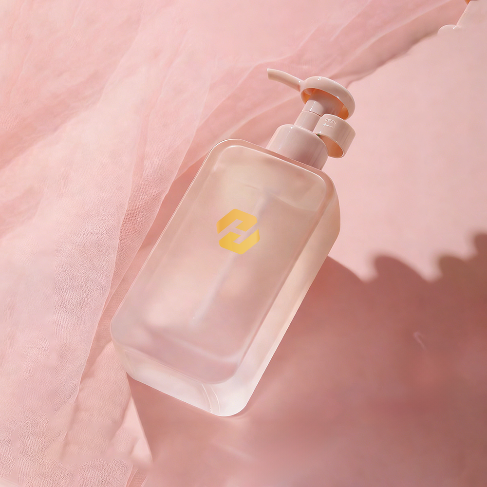 Hotel Shampoo and Conditioner Glass Bottle with Pump - Image 4