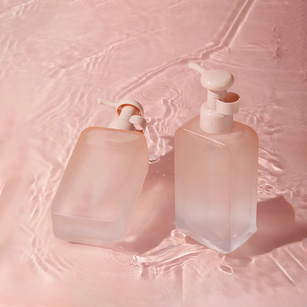 Hotel Shampoo and Conditioner Glass Bottle with Pump - Image 3