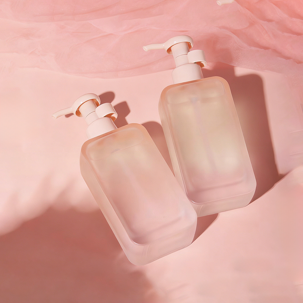 Hotel Shampoo and Conditioner Glass Bottle with Pump - Image 5